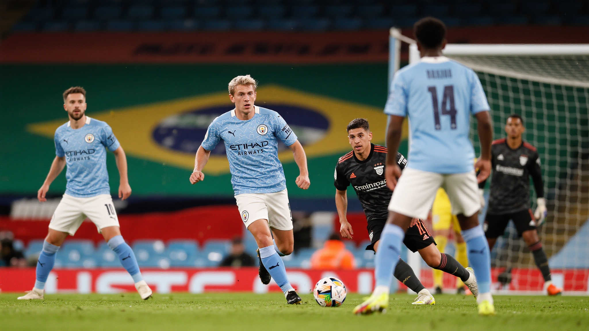 巴甲球队胜欧冠与欧协联冠军,热刺心生庆幸 最近一次展现这种南美力量的是明年的某次国际性比赛。