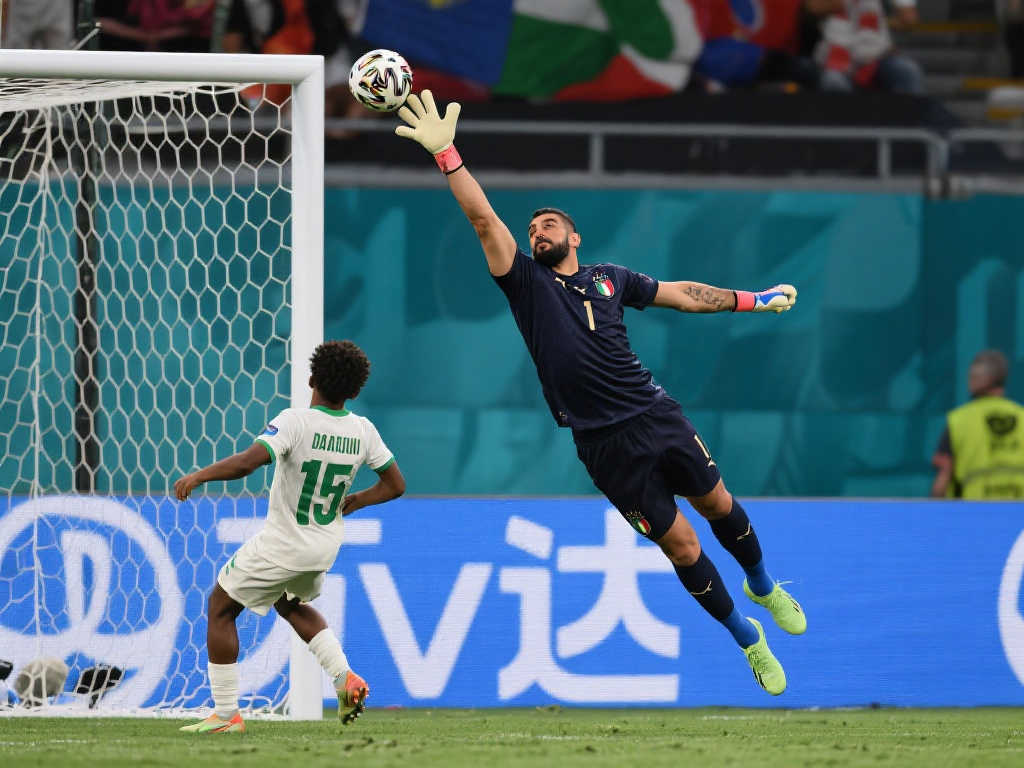 一夫当关！萨卡内切左脚弧线球，多纳鲁马神扑救险